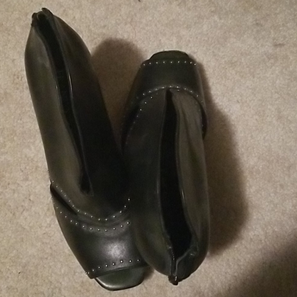 Toeless bootie